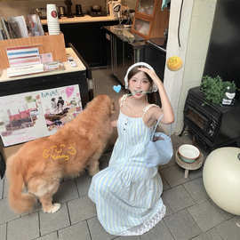海边度假条纹吊带连衣裙子女2025夏季新款法式气质宽松小个子长裙