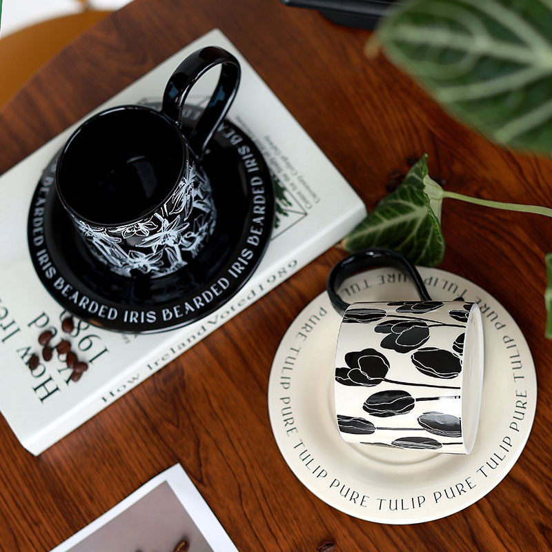 Juego de tazas y platillos de café de estilo retro francés Taza de té de la tarde de alto valor Taza de cerámica de diseño de cafetería de restaurante