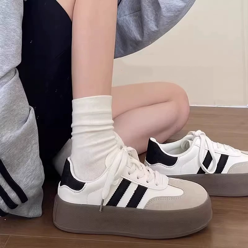 Взрывная немецкая обувь женская обувь 2024 новая летняя и осенняя толстая подошва маленькие белые туфли ретро арганд повседневная спортивная обувь