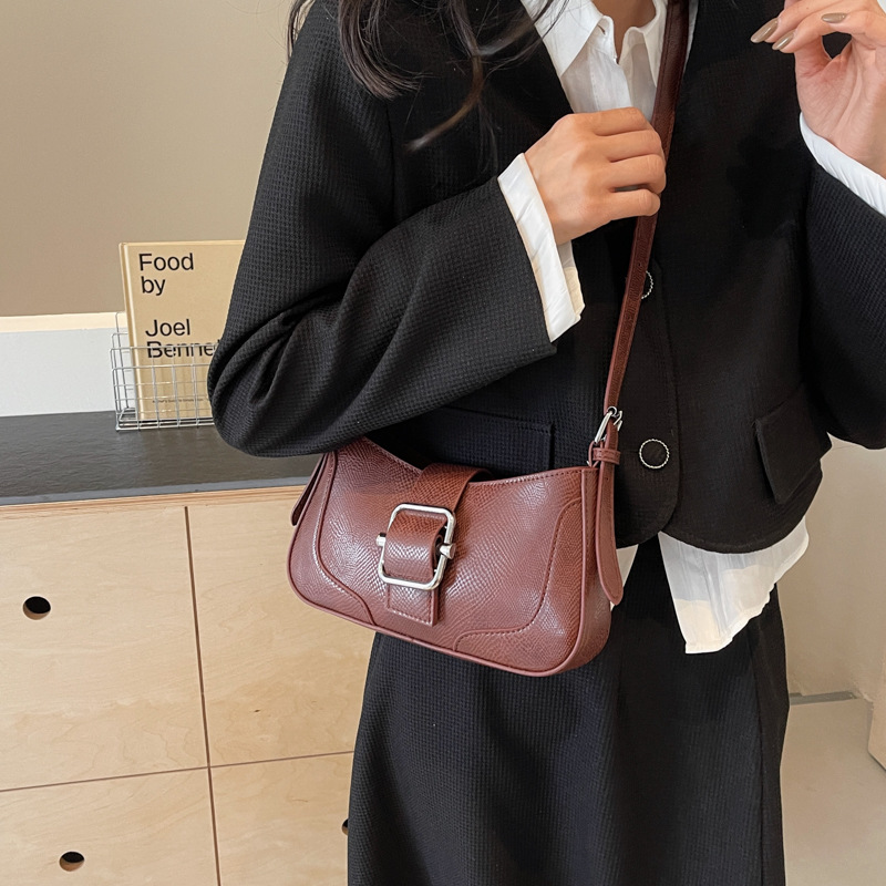 Petit sac carré simple et décontracté pour femmes, couleur unie, à la mode et tendance, niche haut de gamme, version coréenne, nouvelle collection 2024_voghion.com