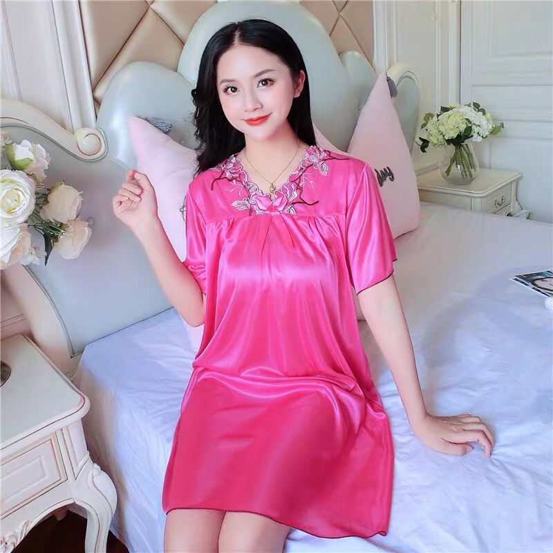 2023 camisón de seda de hielo de verano de las mujeres de mediana edad delgada de encaje sexy suave cómodo pijamas homewear de las mujeres al por mayor