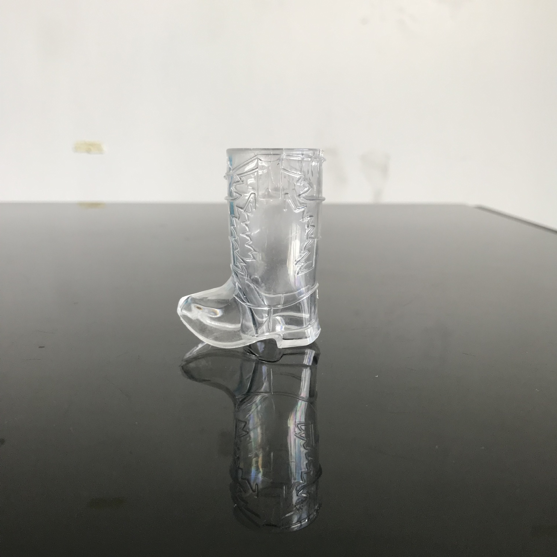 Прозрачный без отверстий