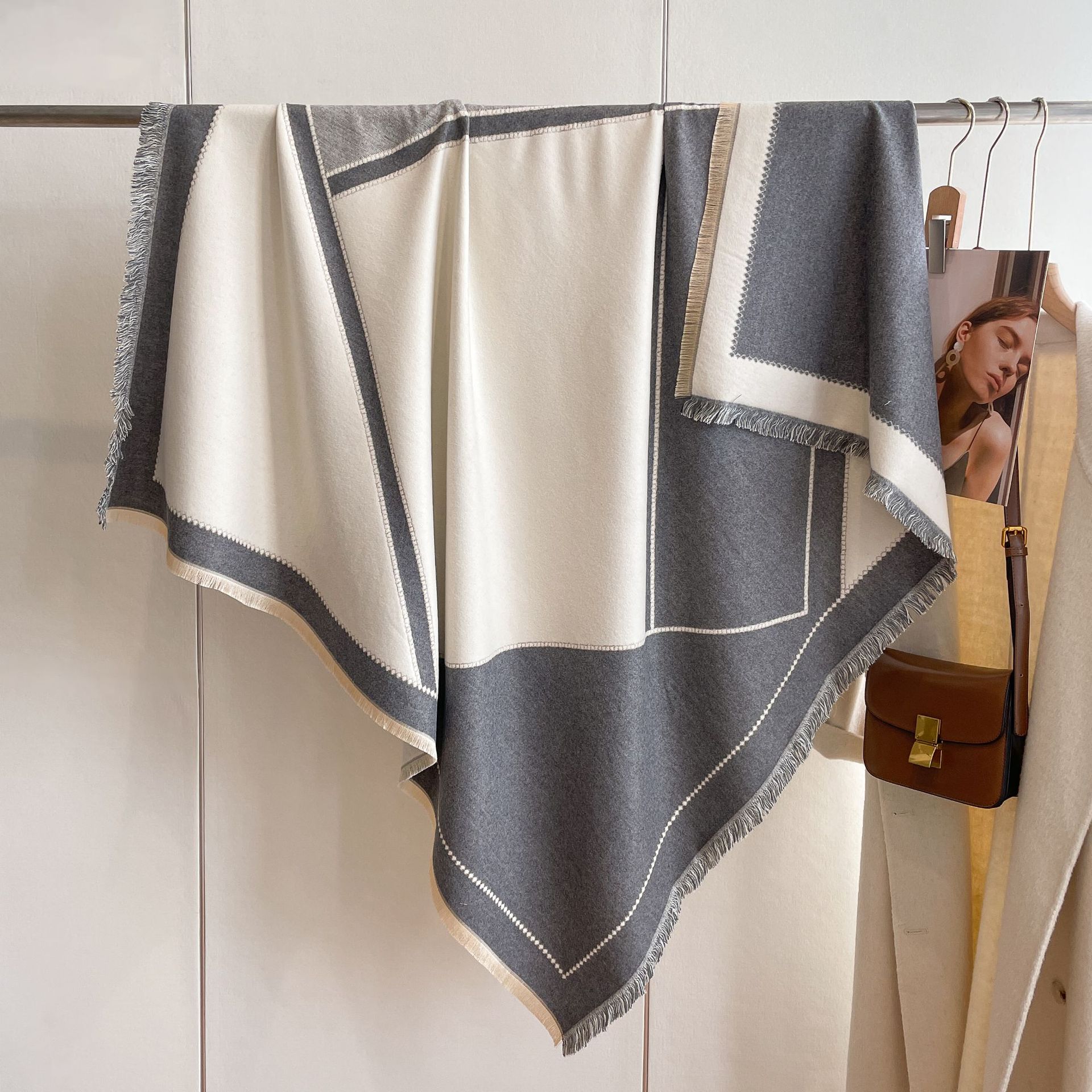 Dongdaemun estilo coreano bufanda de Cachemira a juego de colores de moda para mujer Otoño e Invierno engrosada bufanda cálida borla de cuatro lados bufanda cuadrada grande