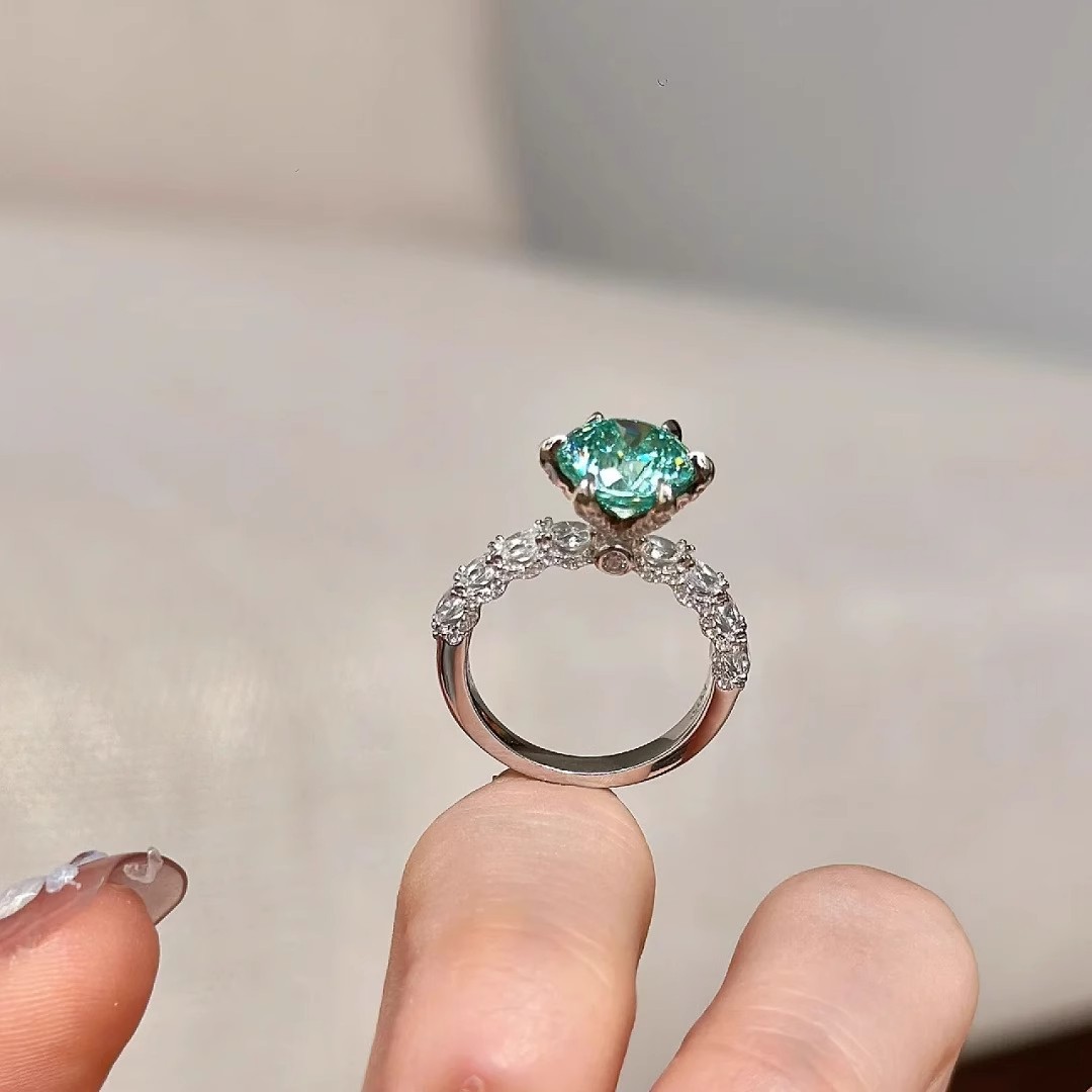 Designerring med grön diamant för damer lyxig mode_voghion.com