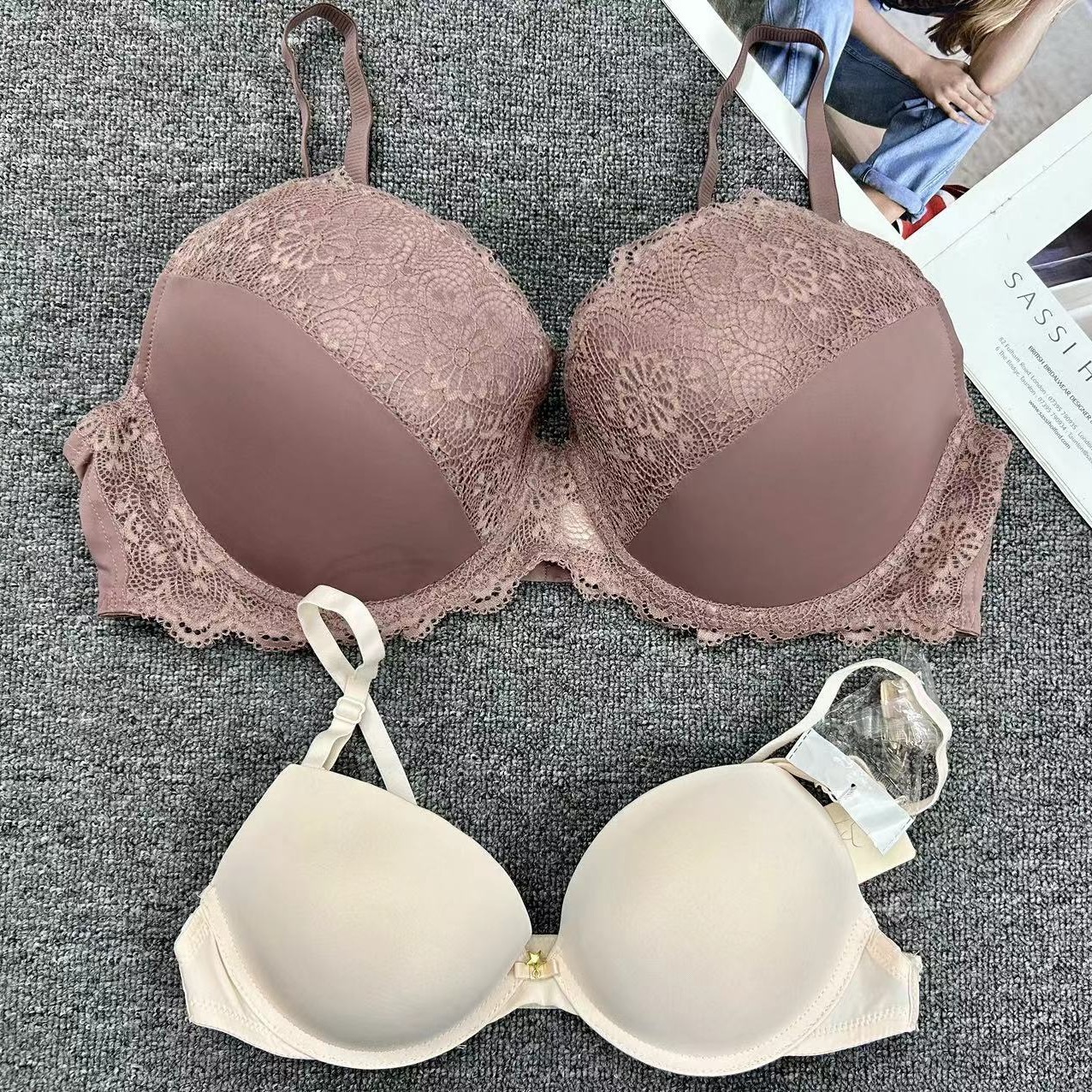 Nuevo comercio exterior europeo y americano ropa interior de dama confortable sujetador de encaje con anillo de acero fabricantes de sujetadores de esponja al por mayor