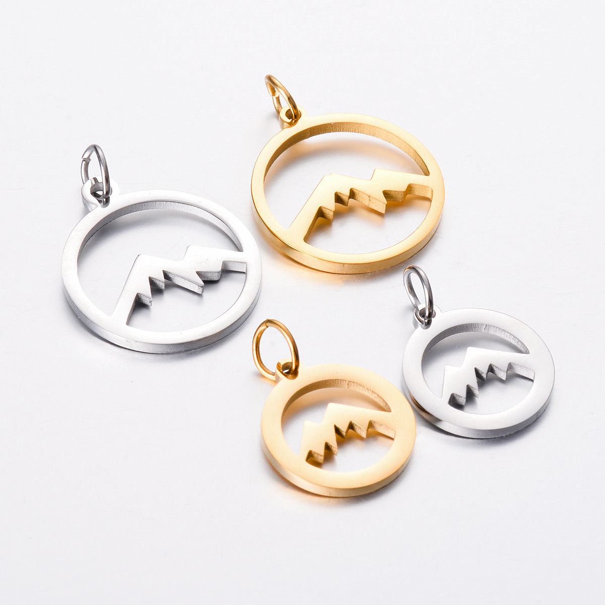 0.03µm-0.05µm Gold Plating Thickness PVD Coated Gold Plating Process 5 PCS/Package Stainless Steel Mountain Pendant