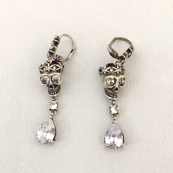 Silver red diamond skull