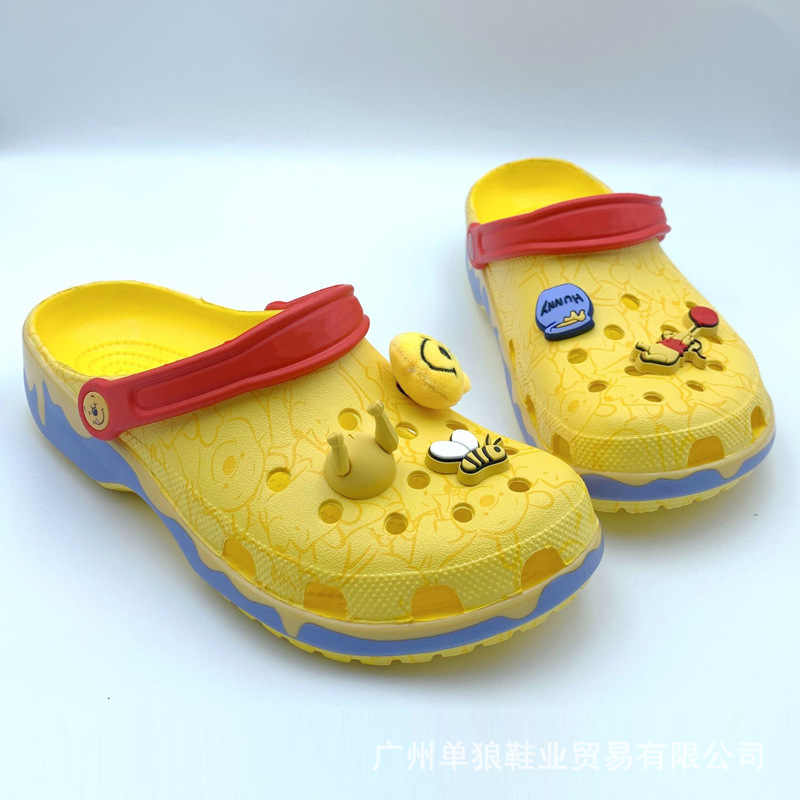 Verano nuevo agujero zapatos de dibujos animados Winnie el Pooh hombre y mujer ocio transpirable sandálias de playa suaves zapatillas fábrica al por mayor