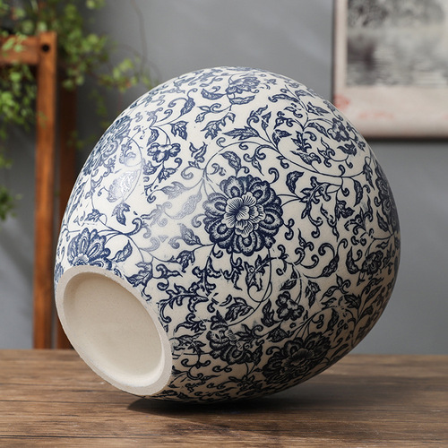 Home decoration ornaments Jingdezhen ceramic flower ware modern Chinese ceramic vase retro blue and white lotus