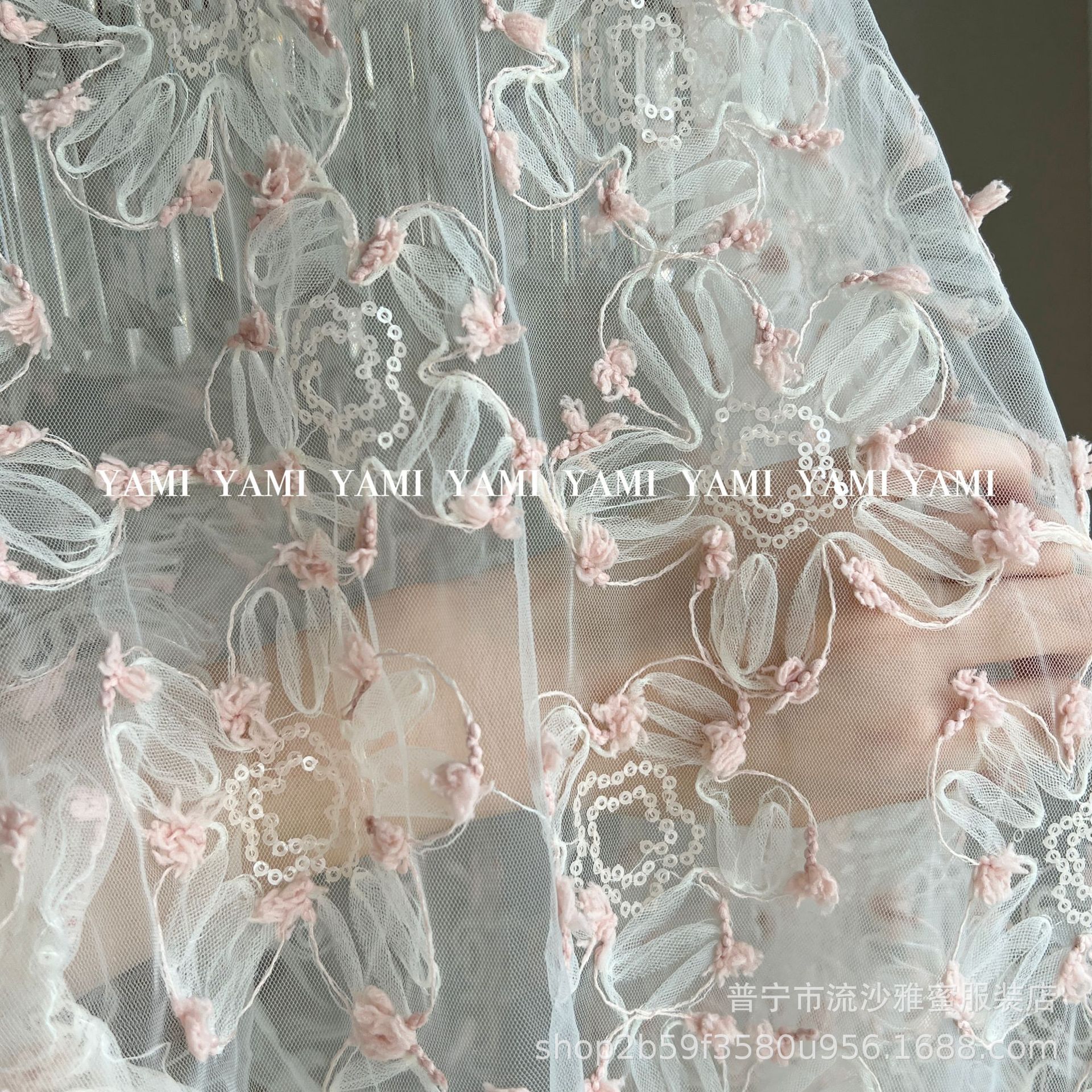 网眼布重工立体亮片菊花钩花盘带刺绣娃衣婚纱礼服装饰面料绣花布