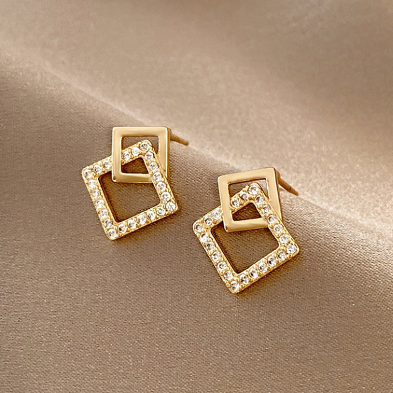 Versión coreana de 2023 nuevos pendientes de perlas para mujer Pendientes de todo fósforo de temperamento simple