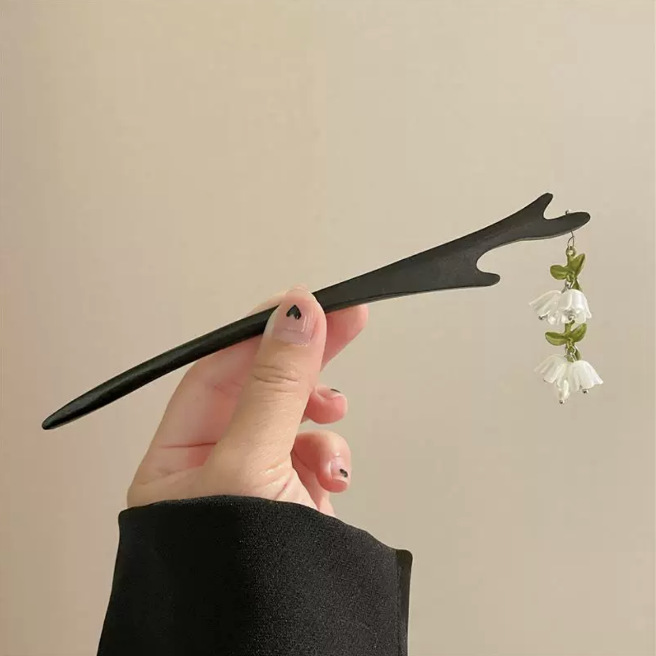 Dragon Horn Lily of the valley