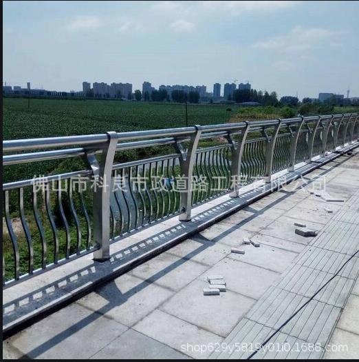 广东道路市政护栏京式防撞护栏锌钢护栏隔离防护栏京式护栏