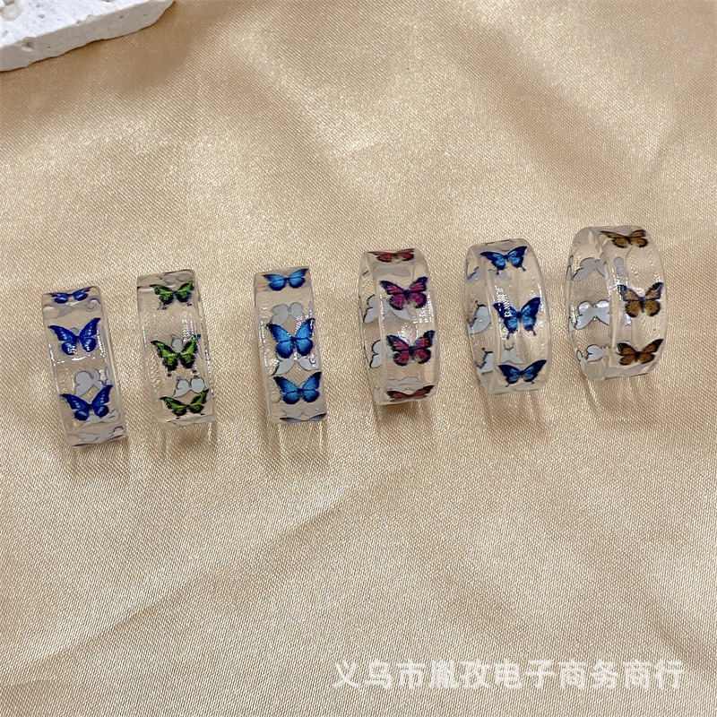 Europeo y americano transfronterizo popular transparente color simple moda mariposa cerrado anillo de resina acrílica estilo ins anillo