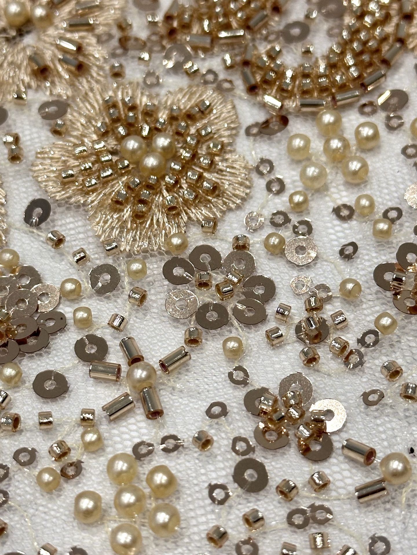 Fabricante nuevo tubo de perlas de industria pesada bordado red rayas flor de ciruela de moda ligera vestido de boda de lujo tela de mujer
