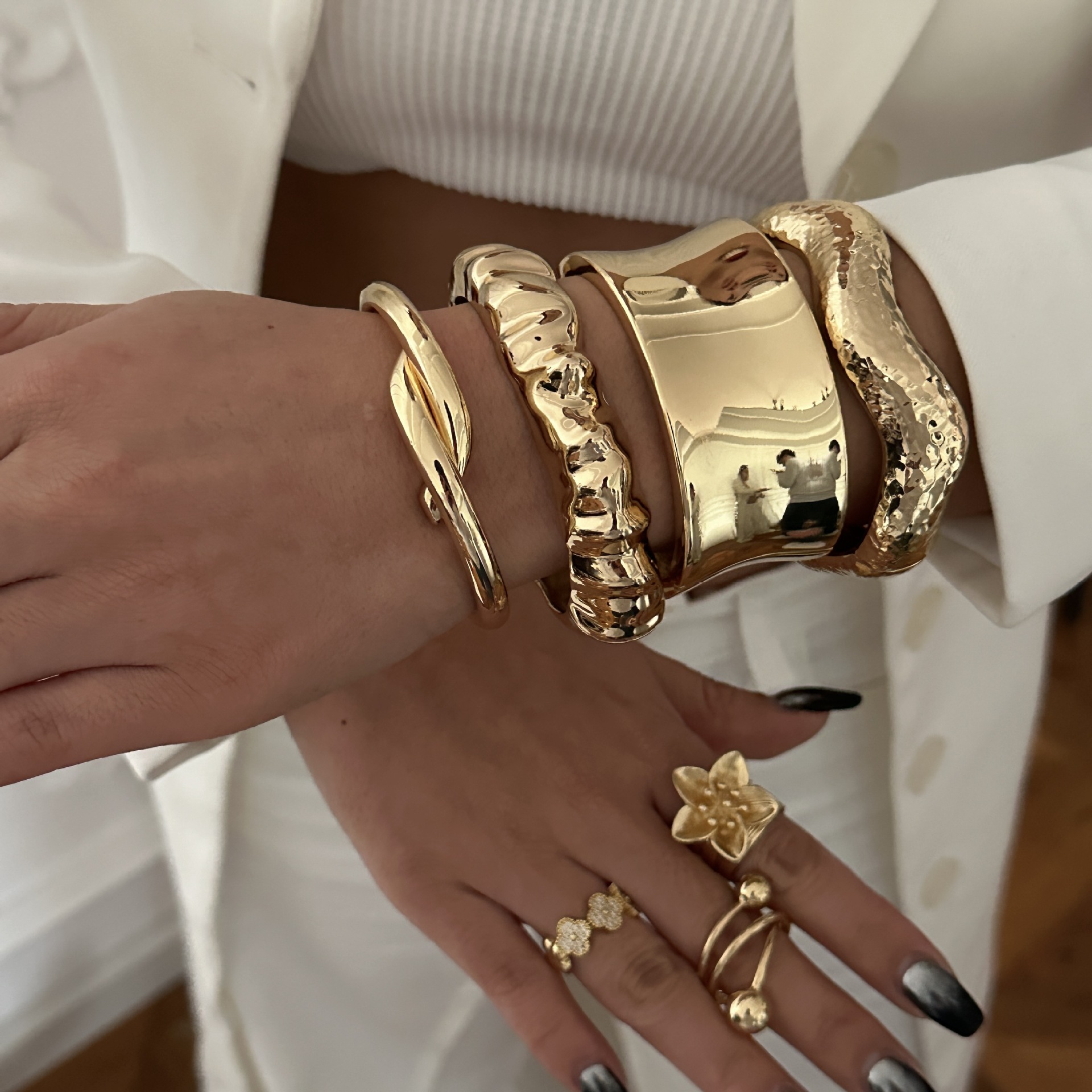 56g Weight Bangle Classification Alloy Chain Material 1 Piece Quantity Daily Occasion Alloy Material Solid Color Pattern Women's Gender Plating Design Exaggerated, Simple Style Style Exaggerated Simple Style Solid Color Alloy Bangles Wholesale 无