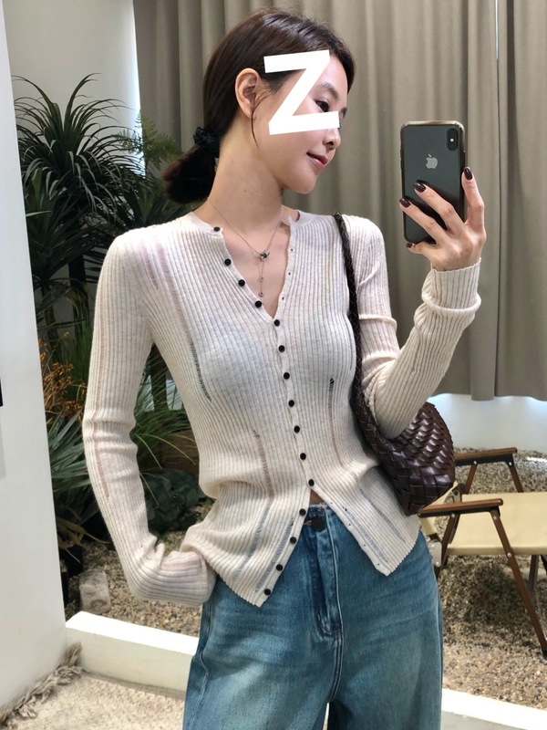 韩系穿搭设计感单排扣长袖针织衫女秋季镂空修身显瘦内搭打底上衣|undefined