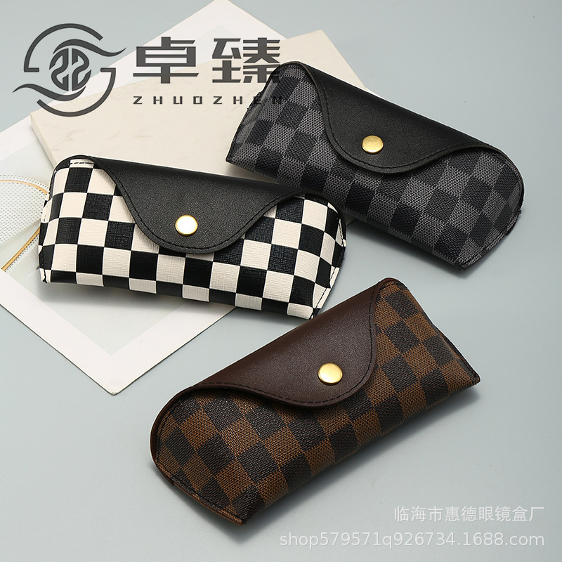 23 New U-shaped Plaid Leather Glasses Case PVC Snap Soft Bag Sunglasses Case Sunglasses Case Printable LOGO 23 New U-shaped Plaid Leather Glasses Case PVC Snap Soft Bag Sunglasses Case Sunglasses Case Printable LOGO