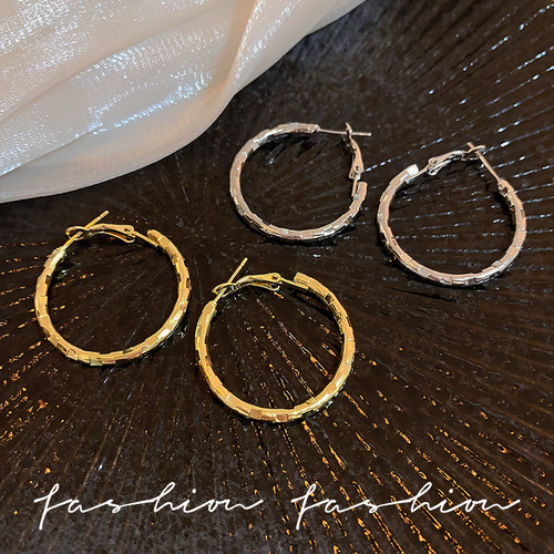 Minimalist Shattered Silver Circle Earrings 2025 High-End Hoop Earrings Unique Design Women's Earrings