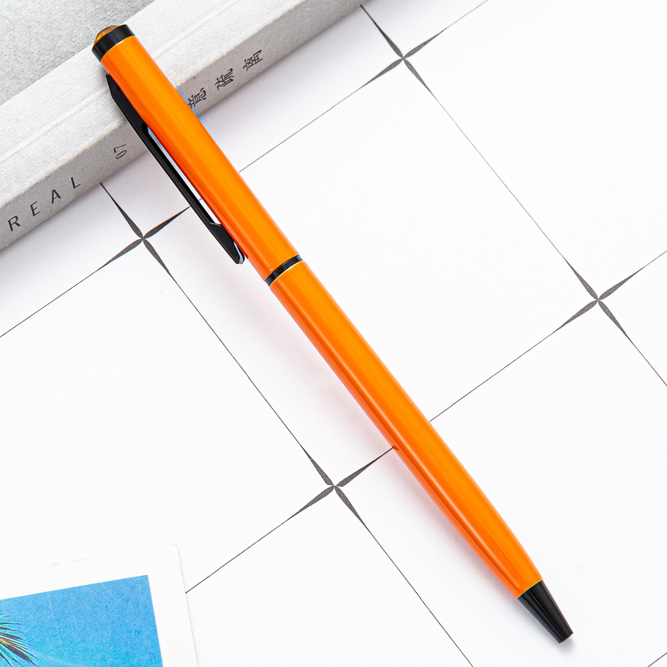 Cabeza plana pequeña pluma de alta escuela secundaria en stock al por mayor multicolor pluma de publicidad de negocios pluma imprimible logotipo pequeño bolígrafo de alta escuela secundaria