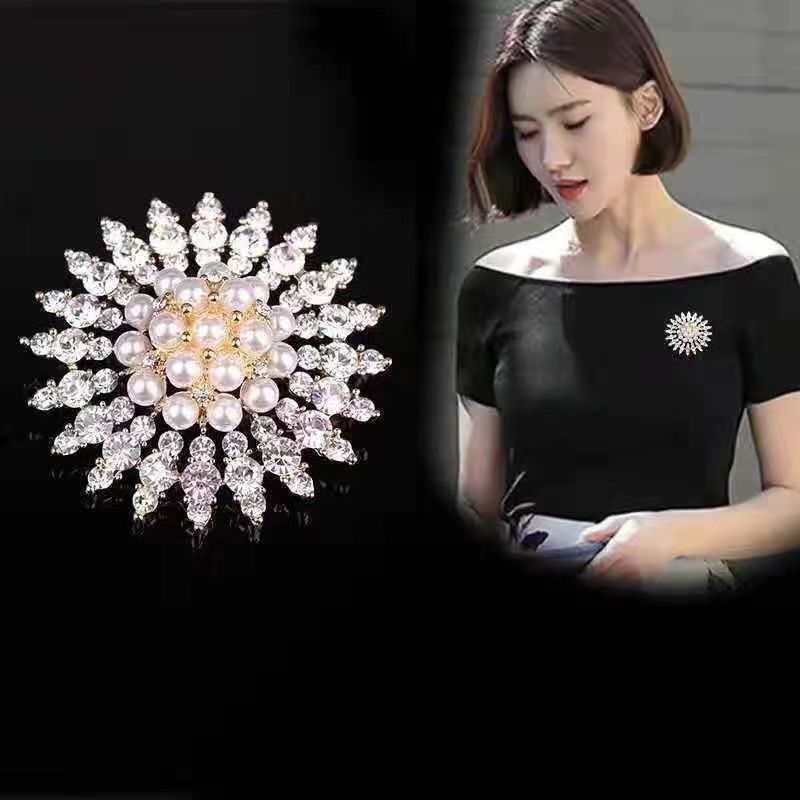 Spilla con perle e strass da donna spilla anti-esposizione occhiali_voghion.com