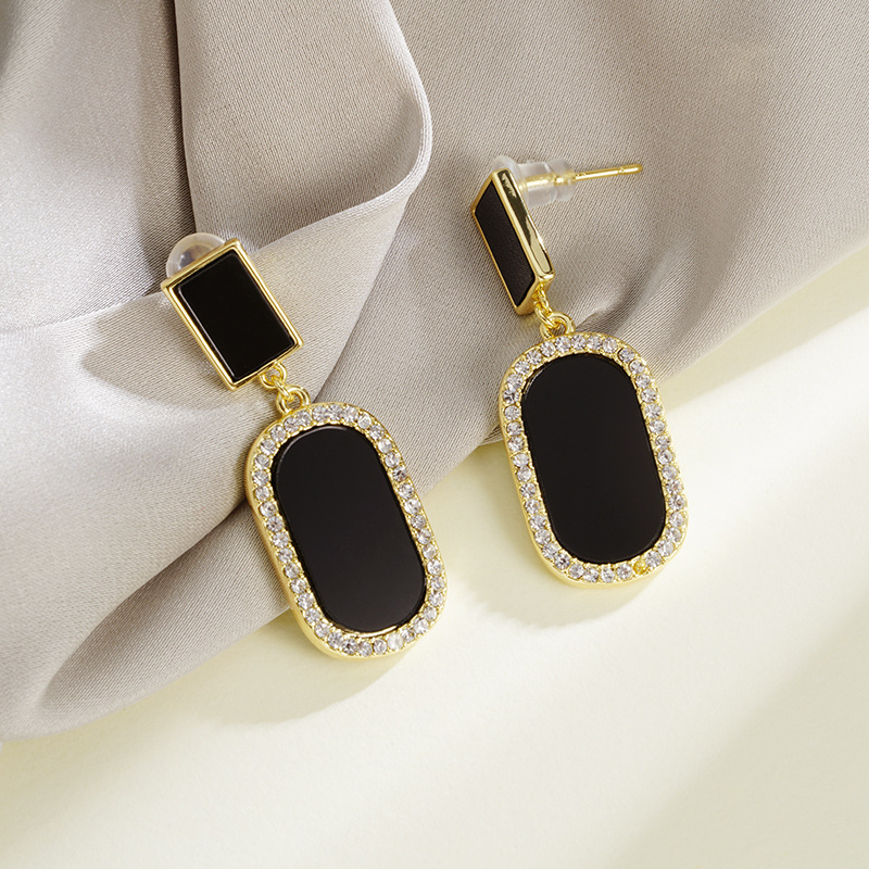 Vietnam Sha Jin moda elíptica micro-instalación de piedra de ojo de gato aleación de cobre de estilo europeo y americano joyas transfronterizas orejas no se desvanecen