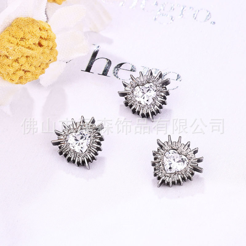 Labret piercing jewelry detail image