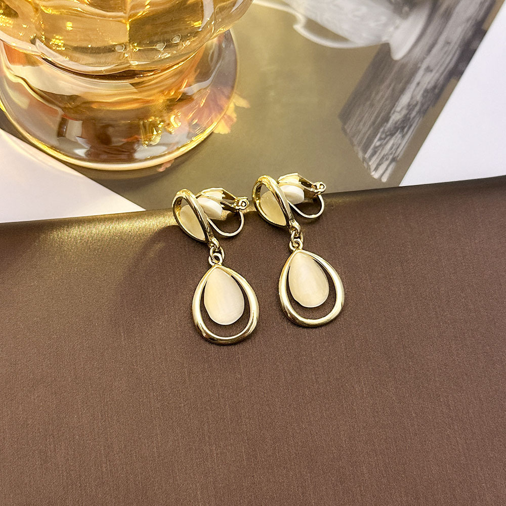 Pinza de oreja de ópalo de amor geométrico coreano sin piercings Pendientes de lujo ligero de alta calidad Pendientes de temperamento de nicho para mujer