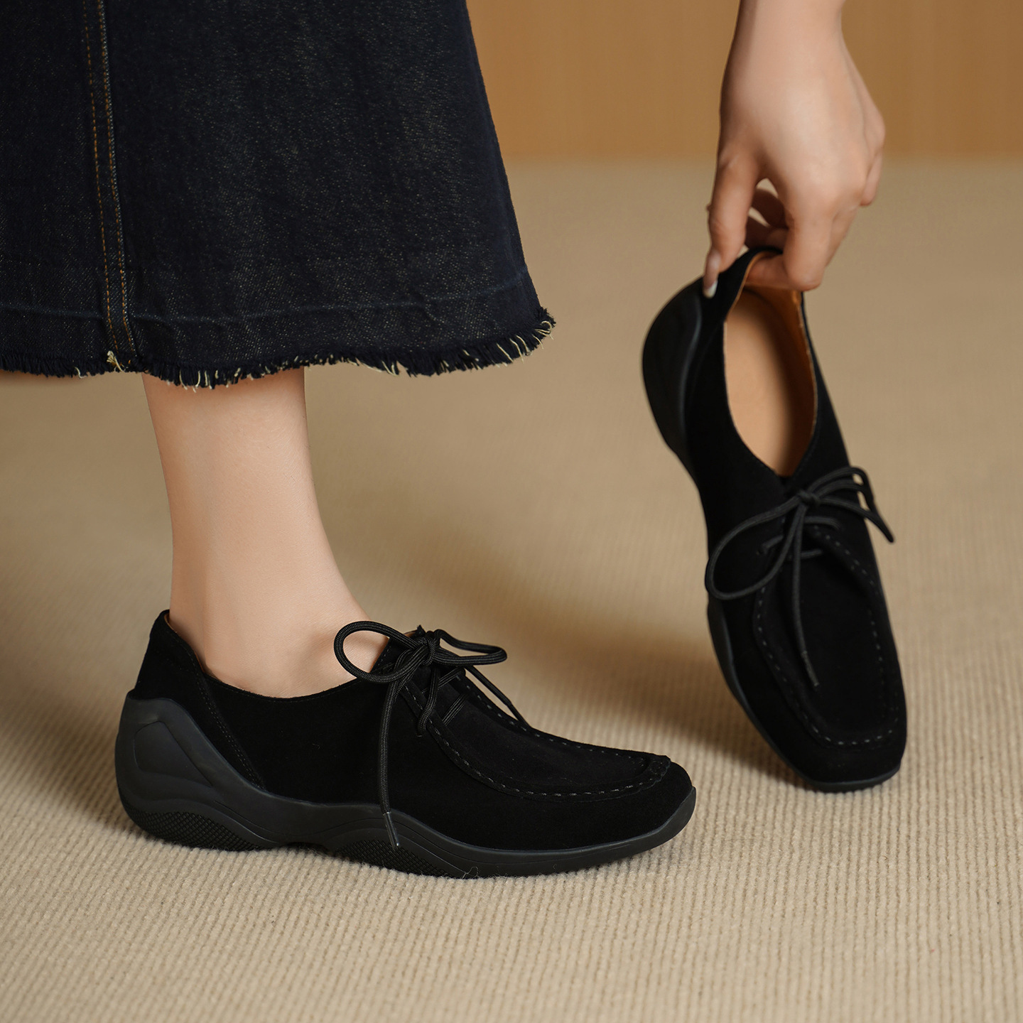 Giày lười nữ mũi vuông da cừu mềm phong cách DeTrain vintage buộc dây — đen