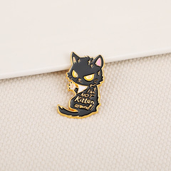新春かわいい漫画私は病気猫ブローチ金属バッジクリエイティブ小動物服バッグアクセサリーピンではありません