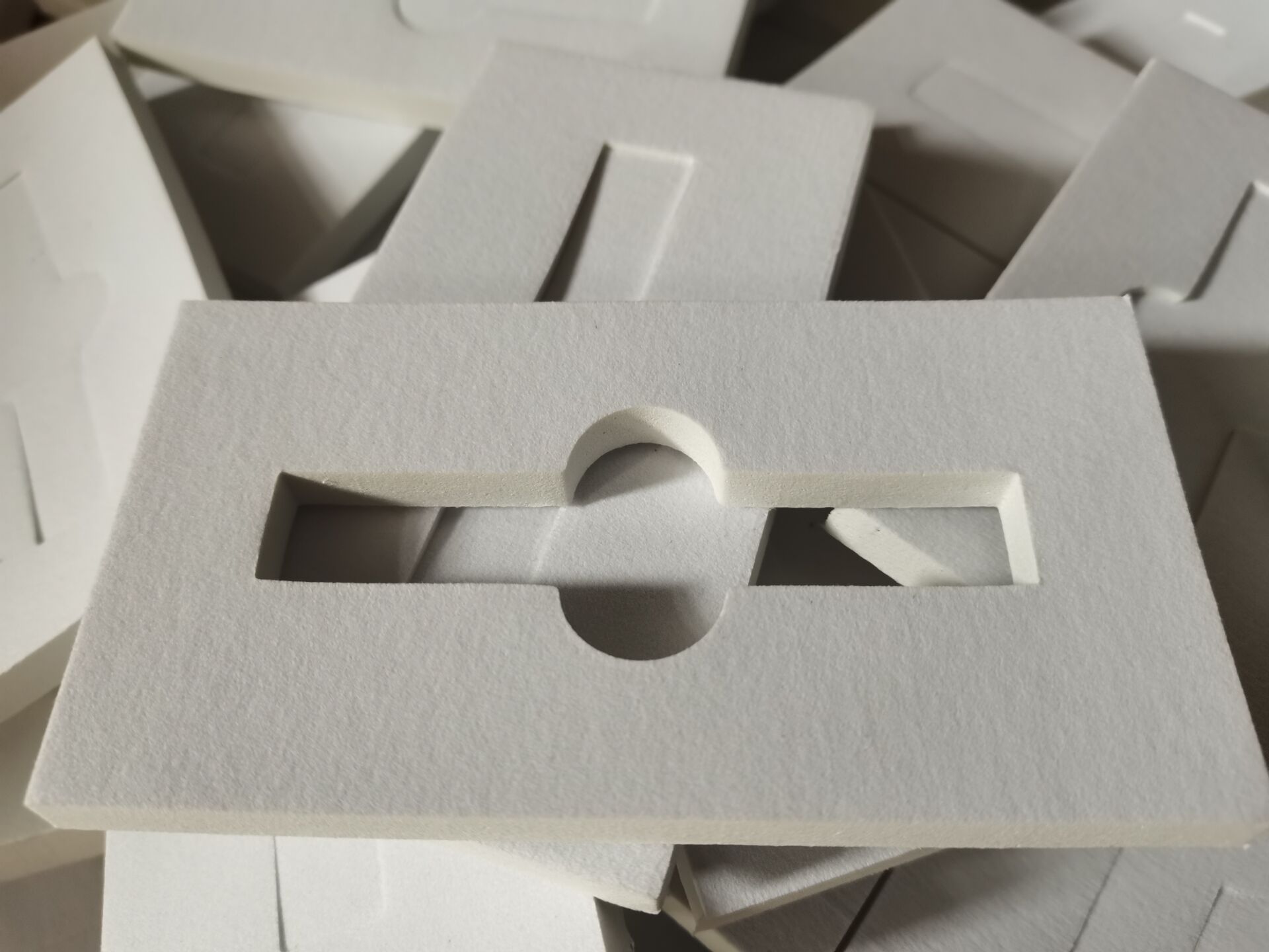 厂家供应白色内衬缓冲包装泡沫/白色EVA表白绒缓冲包装泡沫