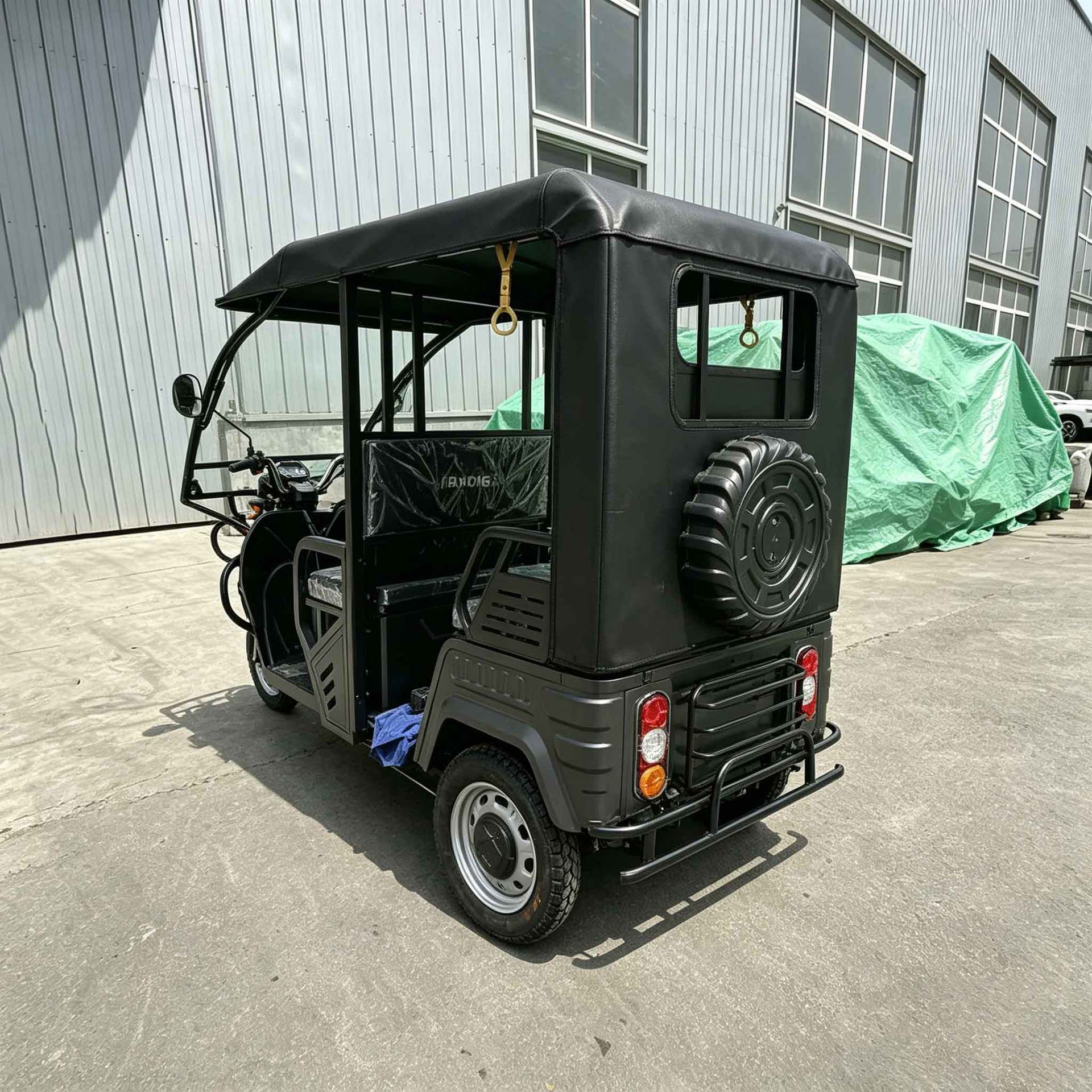 Cross-Border Export of Covered Fuel-Powered Passenger Tricycles, Multi-Seater, Weatherproof, Comfortable and Fuel-Efficient Tuk-Tuks
