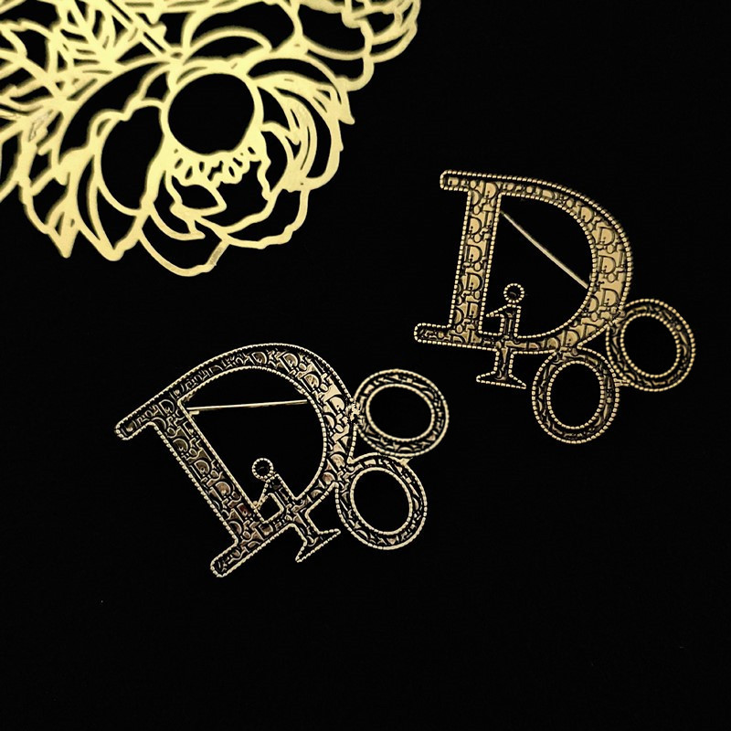 新款旳字母胸针欧美复古帽子包包装饰品个性西装大衣外套别针饰品