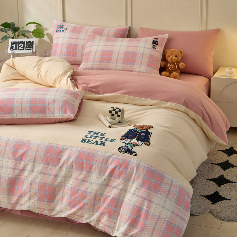 Cotton sanding cartoon embroidery four-piece set A color matching cocoa bear series 0.9m ^ 2m bed sheet/hat 3 kit