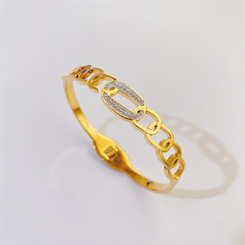 Fashionable New Plated 18k Gold Hollow Inlaid Zircon Titanium Steel Bracelet display picture 3