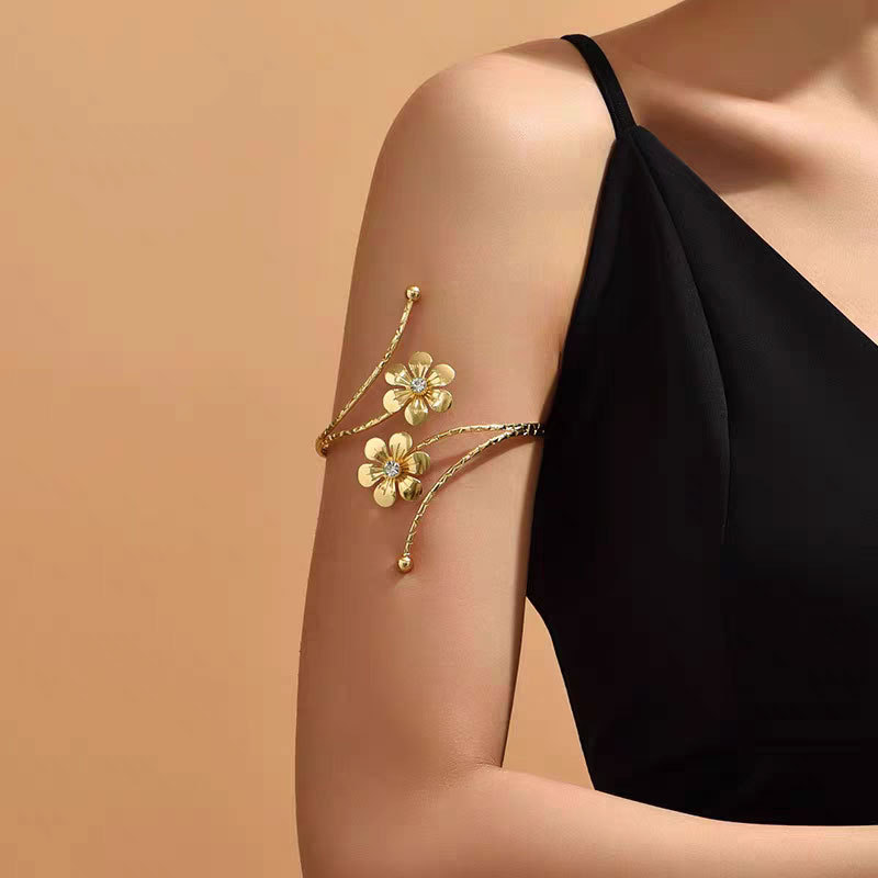 欧米のクロスボーダーのアクセサリーの花の腕の輪の女性の甘いクールなギャルの腕の腕輪の銀色の腕輪の高級感は腕の腕輪を飾ります。|undefined