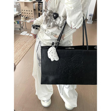 ���Ļ���ɫ�L������Ů�¿�͹ź����I�ȴ�����2�p�����³�