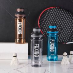 Fuxing 大容量スポーツウォーターカップ夏の屋外フィットネスギフトプラスチック PC カップ高温耐性スペースカップ印刷