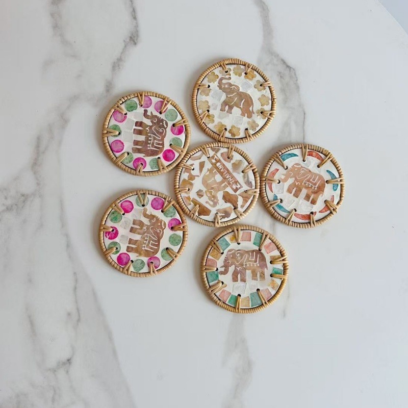 등나무로 엮은 다채로운 조개껍데기, 둥근 상서로운 이미지, 10cm 코스터, 단일 조각, 무작위 패턴