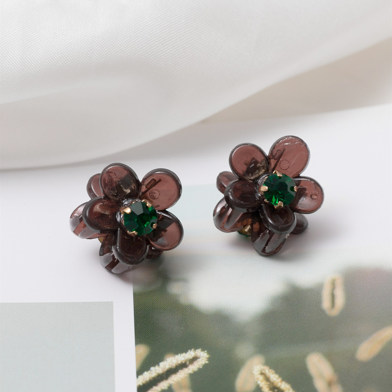 Plastic Material Retro Flower Plastic Stoving Varnish Rhinestones Hair Claws 1 Pair