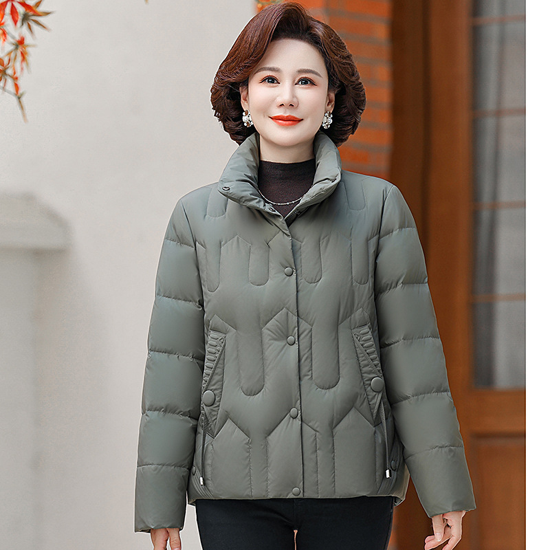 短款女小个子妈妈显瘦冬季牌装洋气新款保暖中老年羽绒服外套