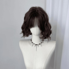 許昌のかつらの女性のショートヘアのウールは日常のネットの赤いネットの赤い自然に前髪の短い髪の毛の卵の巻きのかつらの全体のカバーを巻きます。