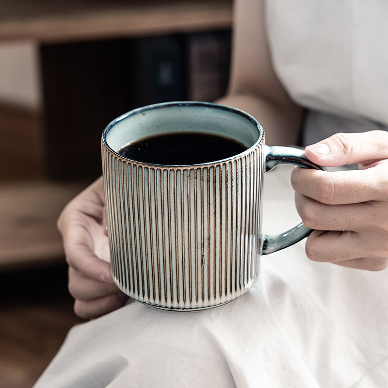 Taza de cerámica retro vertical creativa taza de café de pareja taza de leche taza de agua de moda japonesa taza de agua de moda
