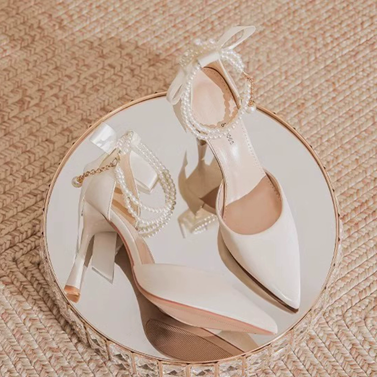 Черный продвинутый смысл Баотоу сандалии женские каблуки темперамент леди жемчуг бант на высоких каблуках женские полые одиночные туфли