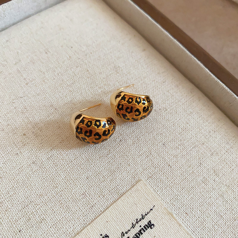 Boucles d'oreilles à clous géométriques à imprimé léopard en or véritable plaqué or haut de gamme, boucles d'oreilles rétro, boucles d'oreilles à la mode et au tempérament_voghion.com