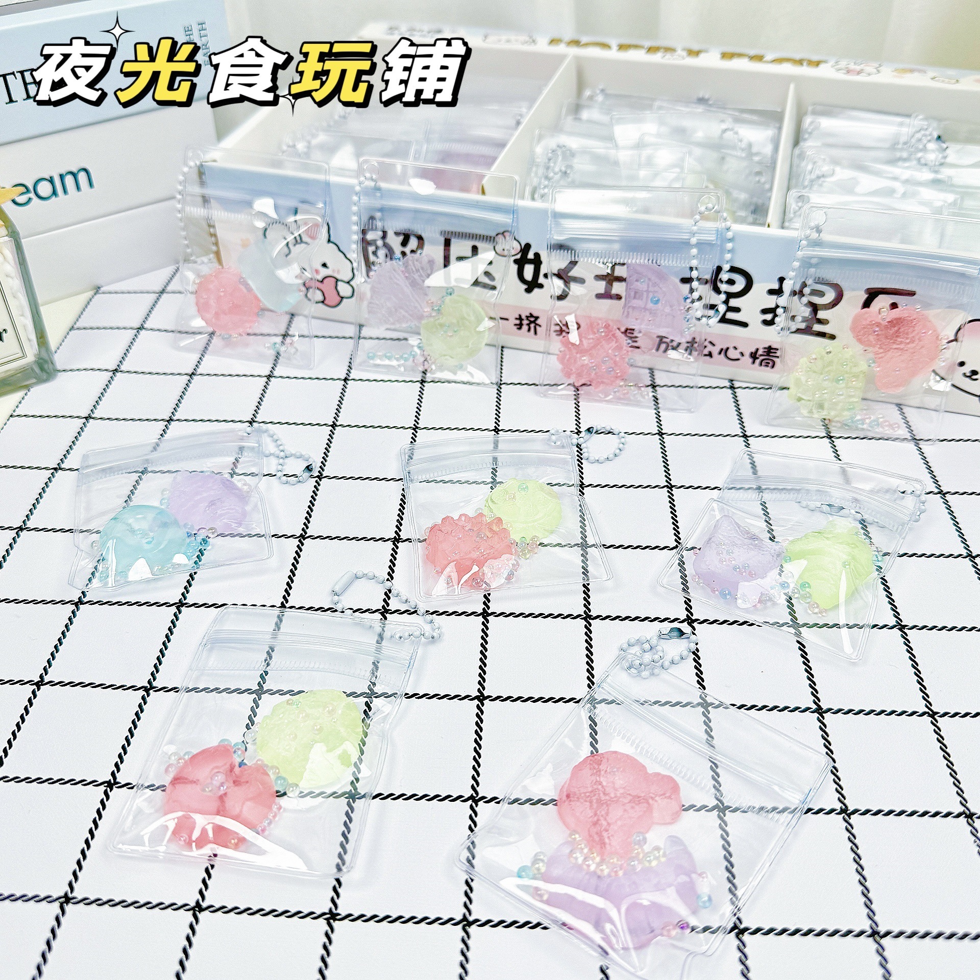 B colgantes pequeños de dibujos animados luminosos, campanas, pellizcos, nariz pequeña, pellizcos, pellizcos, bolsos de libros, colgantes, fabricantes de juguetes de simulación