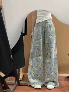 2026秋季新款小众花卉满印碎花阔腿牛仔裤女高腰宽松直筒显瘦复古