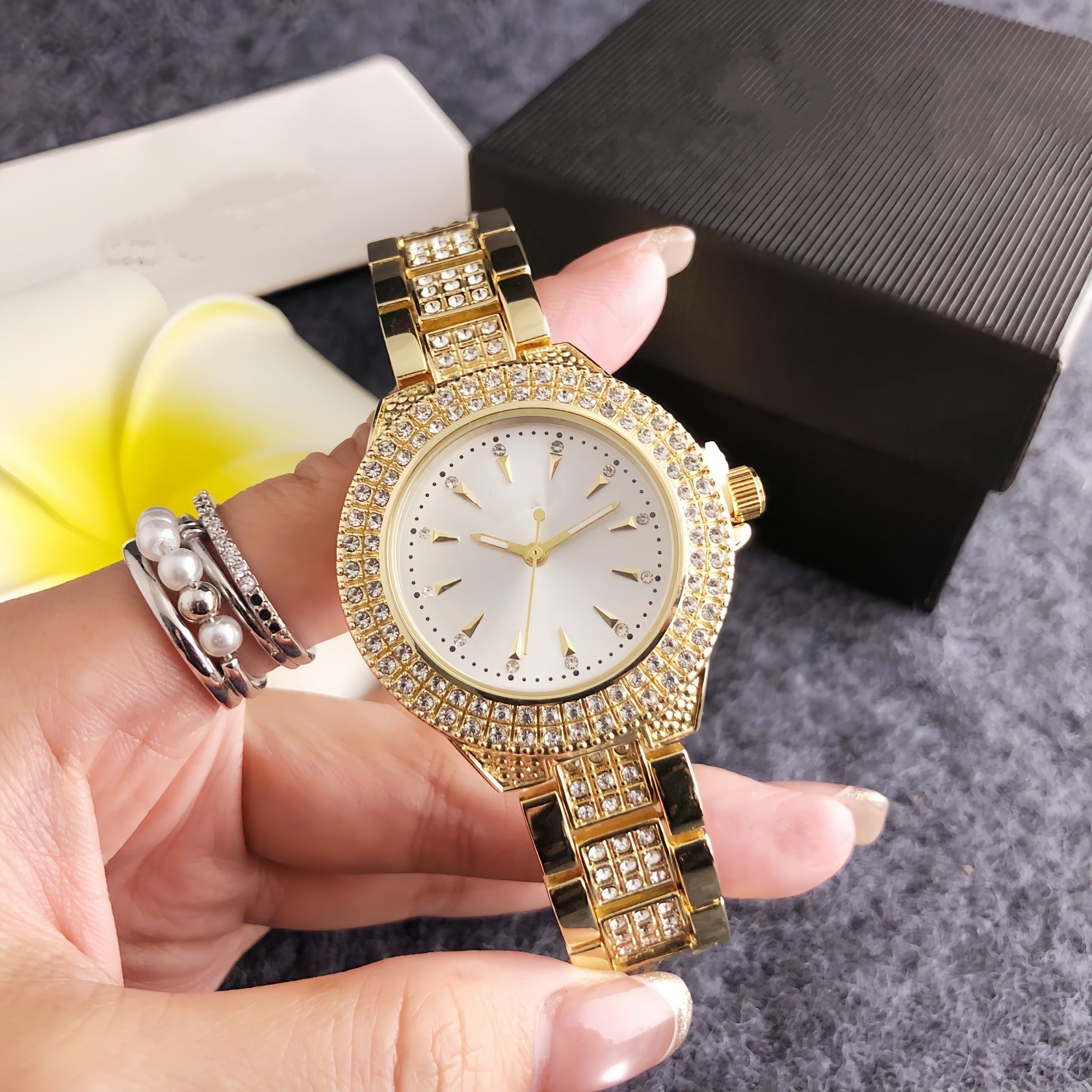 Foreign Trade Watch Popular Light Luxury Gold Women's Watch White Dial Full Diamond Steel Band Design Women's Baby's Breath Quartz Watch