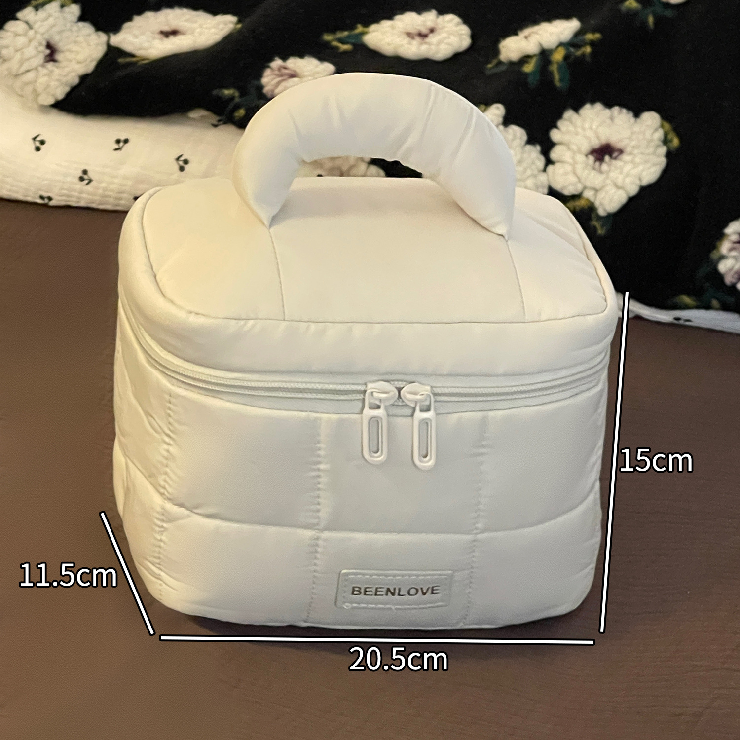 2025 nueva bolsa de maquillaje portátil de moda bolsa de almacenamiento de artículos de maquillaje para el cuidado de la piel bolsa de lavado de mano de gran capacidad