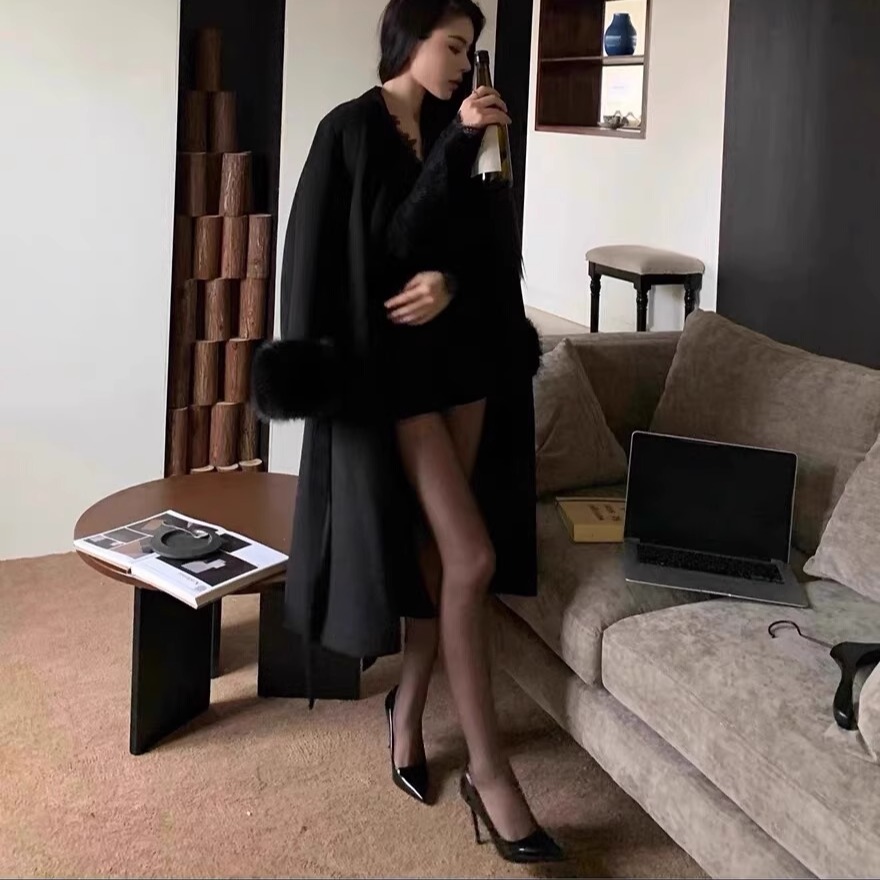 奈派の黒い先の赤い底のハイヒールの女性の2024早春の新型のセクシーな百合の細いかかとの浅い口の側の空の靴